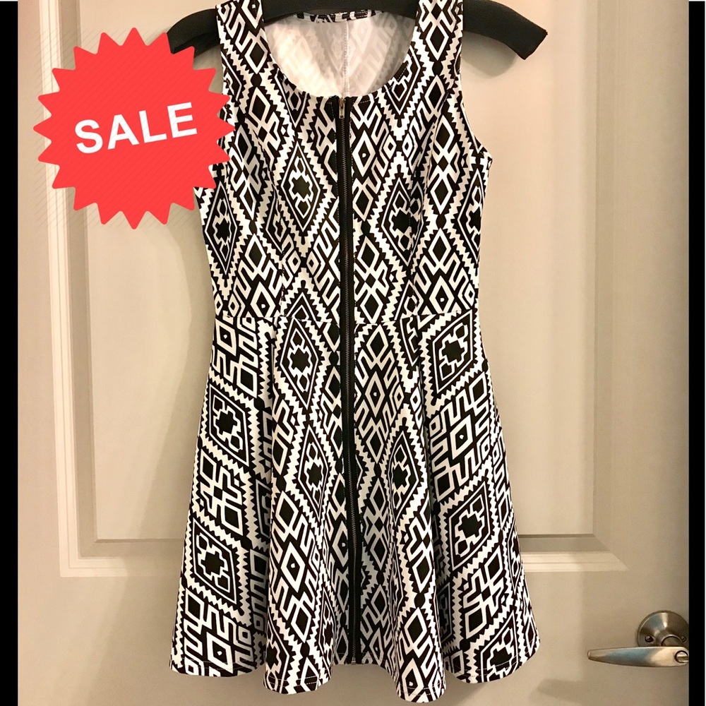 ‼️4/$15‼️ Classy zipper front dress